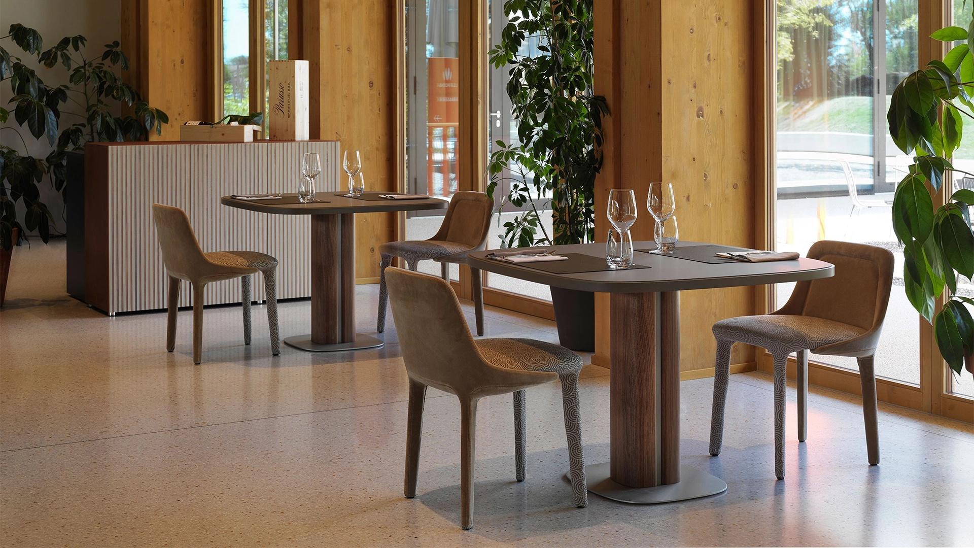 trafalgar-tavolo-quadrato-slider_02