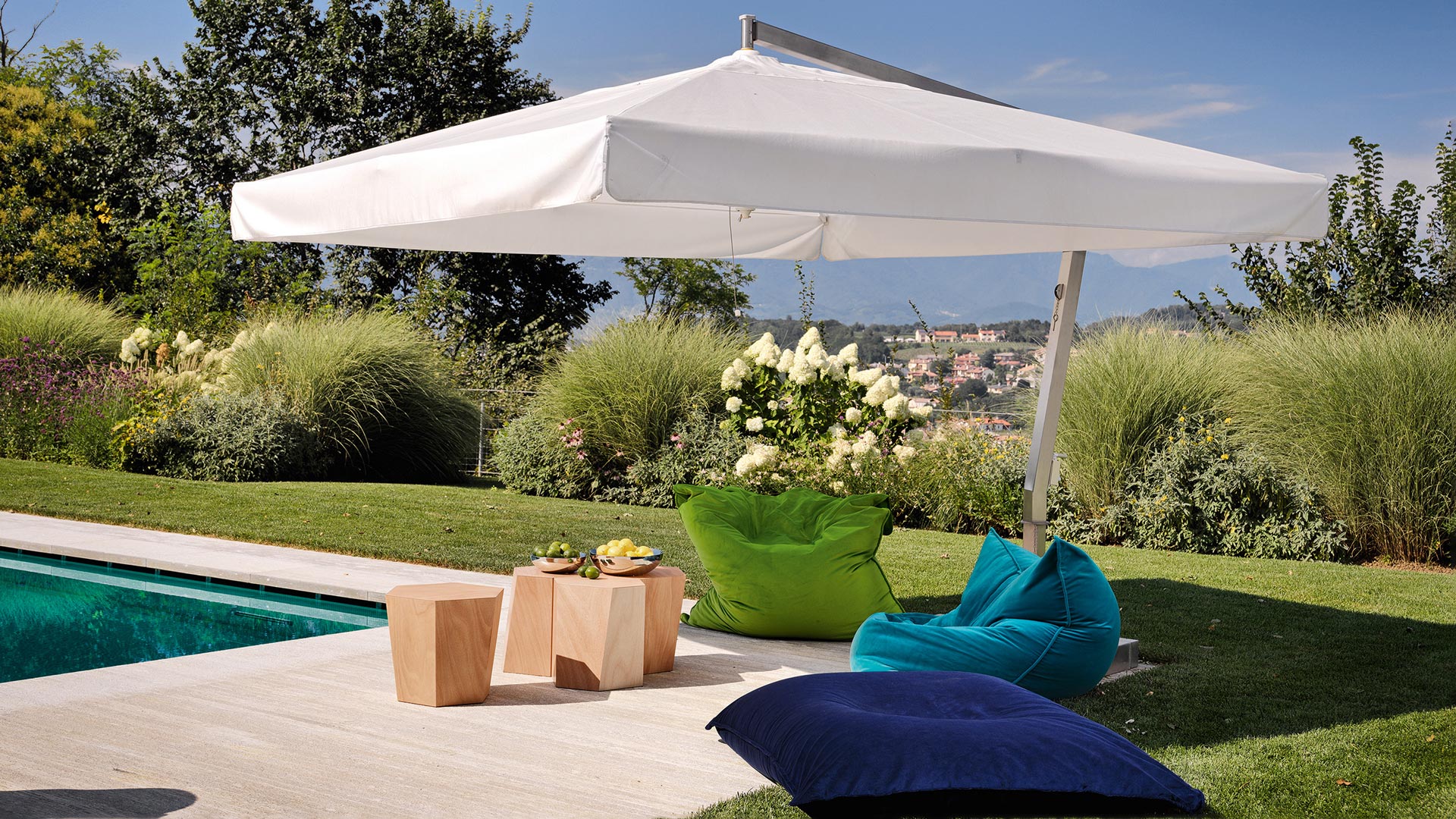 hexagon-wood-stool-coffee-table-slider_02