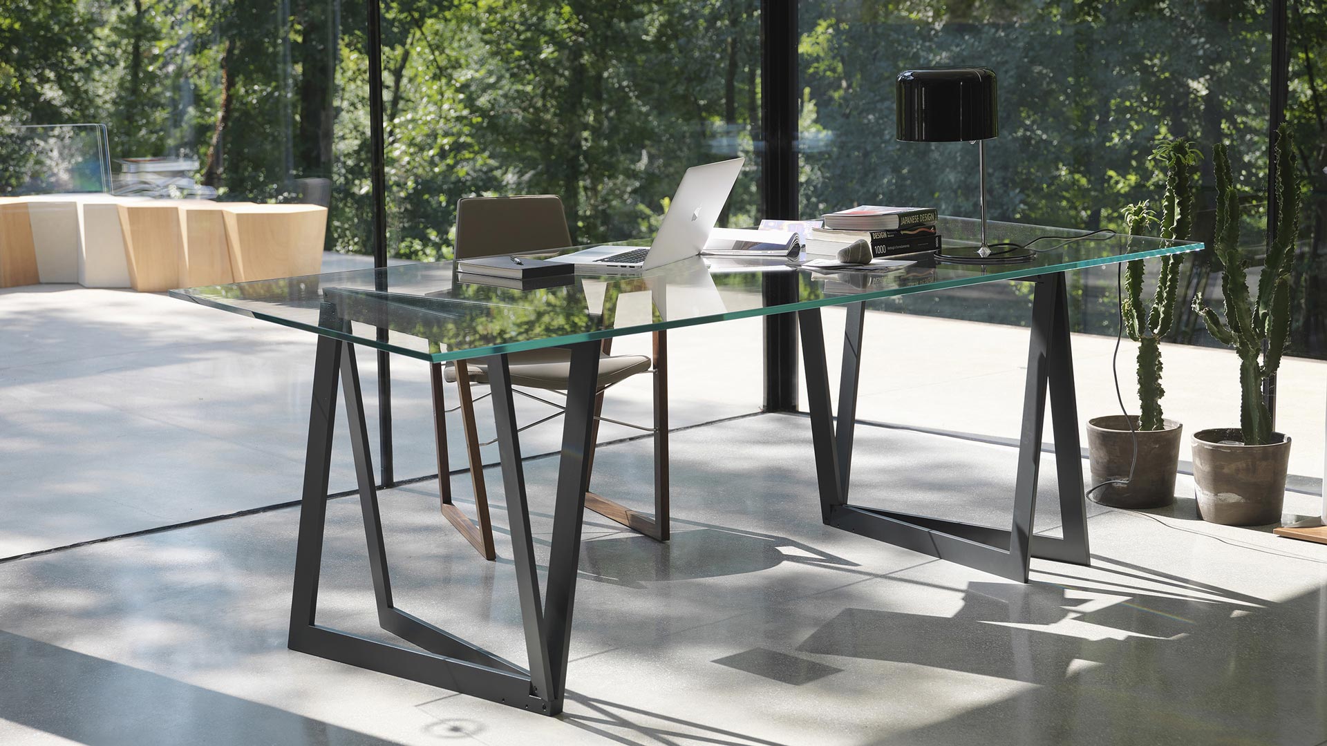 quadror-02-table-slider_02