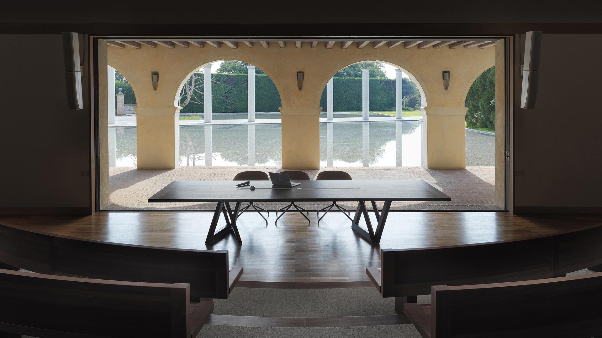 quadror-03-table-slider_02