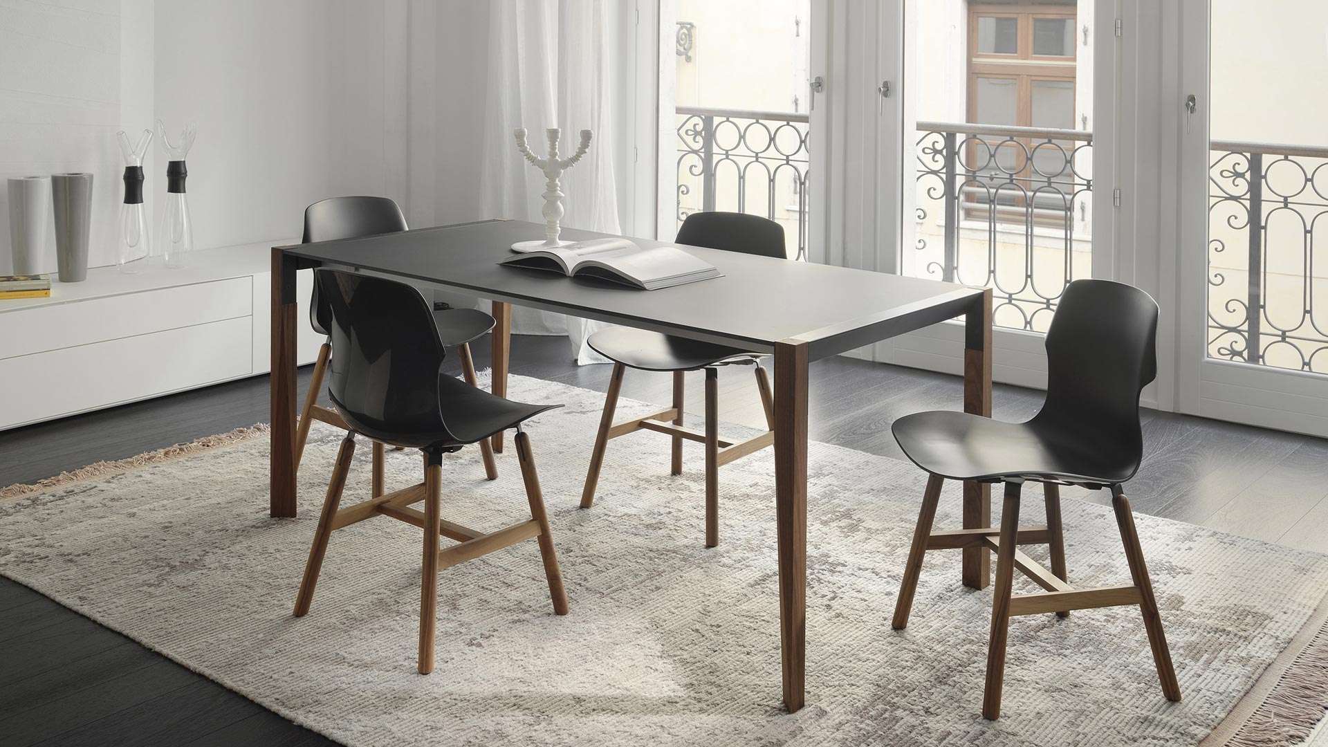 tango-fixed-table-slider_02